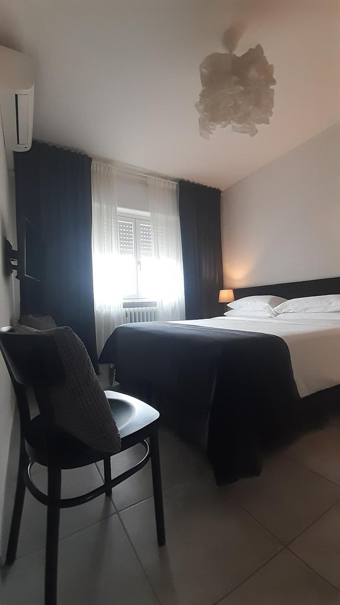 La Duchessa Hotel Алба Екстериор снимка