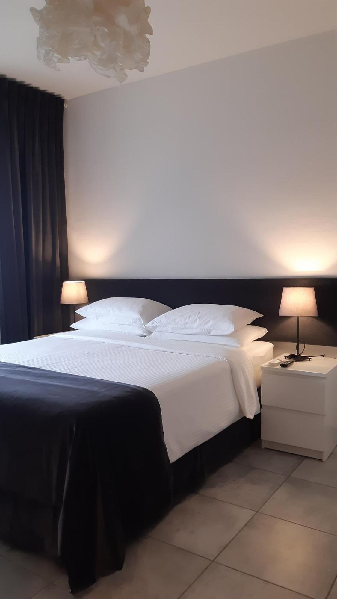 La Duchessa Hotel Алба Екстериор снимка