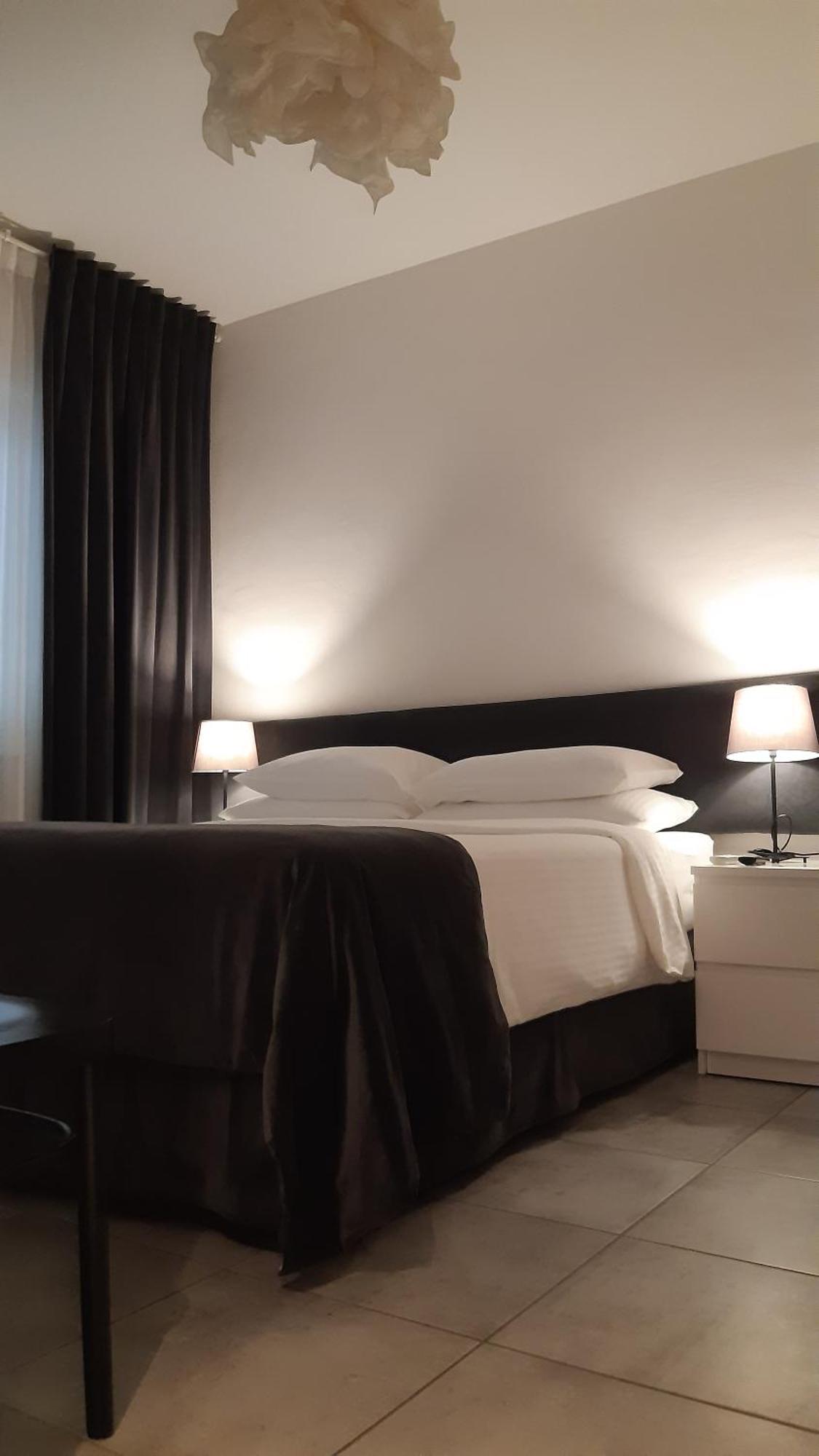 La Duchessa Hotel Алба Екстериор снимка
